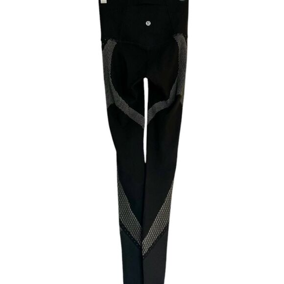 Lululemon Mapped Out High-Rise Leggings 28"
Black Print Size 2 W5CEQS - Picture 6 of 12